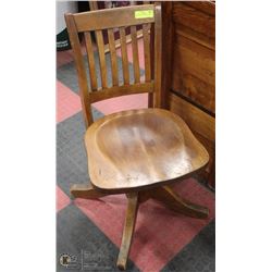 ANTIQUE WOOD BANKERS CHAIR