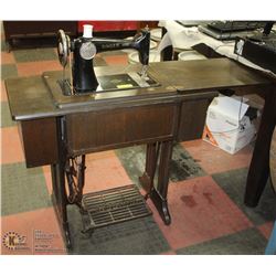 VINTAGE BLACK SINGER SEWING MACHINE WITH MANUAL