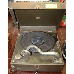 WWII PORTABLE MILITARY GRAMOPHONE