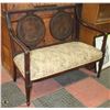 Image 2 : ANTIQUE 46" SETTEE.