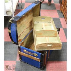 VINTAGE BLUE HUMP BACK  HOPE CHEST