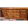 Image 2 : 6 DOOR, 5 DRAWER BUFFET AND HUTCH WOOD AND