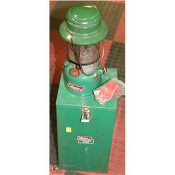 1970 COLEMAN 335 LANTERN IN METAL STORAGE CASE