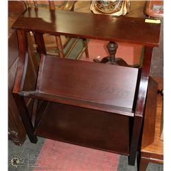 SHOWHOME BOOKSHELF 28X30.