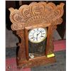 Image 1 : WM GILBERT GINGERBREAD CLOCK WITH KEY