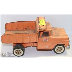 VINTAGE TONKA ORANGE TRUCK METAL TOY.