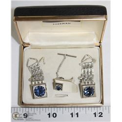 A SET OF VINTAGE SENATOR SHERMAN CUFFLINKS