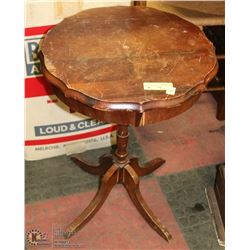 1950'S WOODEN ROUND END TABLE 18” DIAMETER