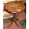 Image 1 : 1950'S WOODEN ROUND END TABLE 18” DIAMETER