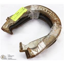 A SET OF 4 VINTAGE HORSESHOES
