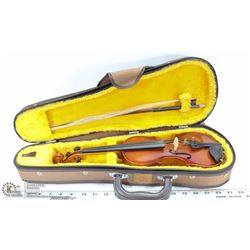 VINTAGE CHILDS VIOLIN WITH CASE, BOE NEEDS TO BE