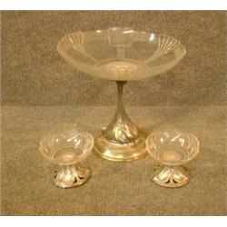 Un service à glace Art Nouveau de WMF en verre et métal argenté comprenant un compotier et six co...