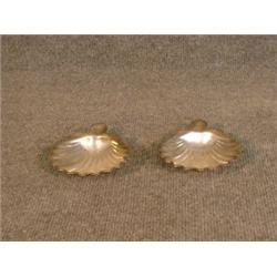 Un ensemble de 12 beurriers en métal argenté de W.M.F. en forme de coquilles....