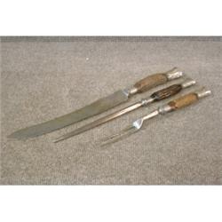 Un service à découper de 3 pièces, les manches en corne bagués d'argent, poinçons de Sheffield, 1...