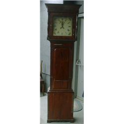 Une horloge de parquet en acajou, vers 1840, le cadran en métal peint de fleurs entre des colonne...