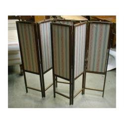 Une paire de paravents en acajou, vers 1820, à panneaux coulissants.  A pair of mahogany folding...