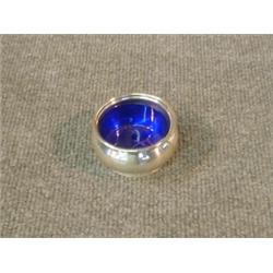 Un bol d'époque George III en argent, poinçons de Londres, 1796, poinçons de maître-orfèvre illis...