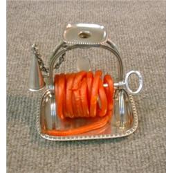 Une lampe à mèche anglaise en argent godronné, poinçons de Sheffield, 1938, Harrison Bros. & Hows...