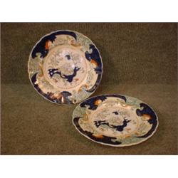 Une paire d'assiettes en poterie de Mason, vers 1840, à décor "Prunus Bush", détaillées par Higgi...