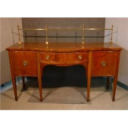 Une desserte du 19e Siècle en acajou, le plateau surmonté d'une galerie en laiton supportant des...