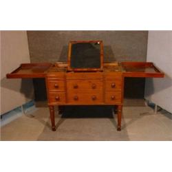 Une coiffeuse d'homme d'époque Guillaume IV en acajou, vers 1830, le plateau s'ouvrant en deux pa...