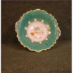 Un compotier en porcelaine de Rockingham du milieu du 19e Siècle à décor fleuri sur fond blanc, v...