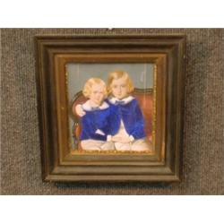 Une miniature sur ivoire vers 1850, représentant deux jeunes enfants assis sur un canapé....