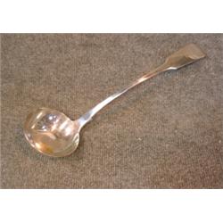 Une louche victorienne armoriée en argent, poinçons de Londres, 1846, John Robert Harris maître-o...