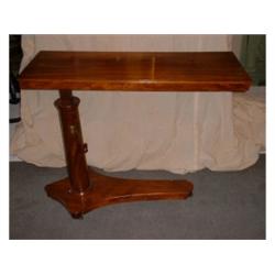 Une table de lit d'époque Guillaume IV en acajou, vers 1830, le plateau rectangulaire ajustable s...