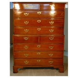 Un meuble de rangement d'époque George III en acajou, vers 1800, la partie supérieure renfermant...