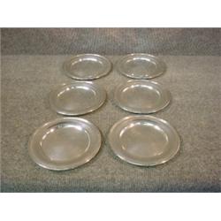 Un ensemble de 6 assiettes à pain et beurre en argent de S. Kirk & Son....