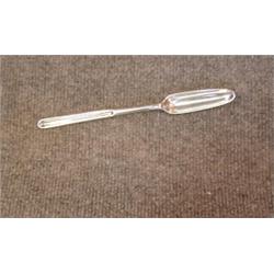 Une cuillère à moelle d'époque George II en argent, poinçons de Londres, 1756, probablement Ebene...