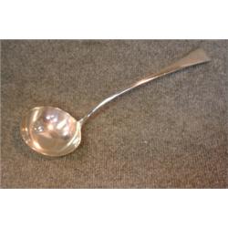 Une louche d'époque George III en argent, poinçons de Londres, 1797, Richard Crossley maître-orfè...