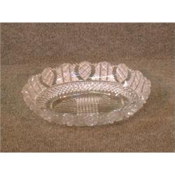 Un bol ovale en verre taillé anglo-irlandais, vers 1835.  An anglo-Irish cut glass oval bowl, cir...