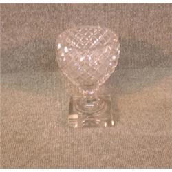 Un bol sur pied en verre taillé anglo-irlandais, vers 1820....