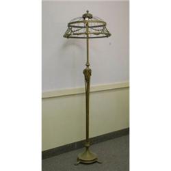 Une lampe de parquet de style Louis XVI ajustable en bronze doré, la base circulaire tripode supp...