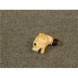 Un pommeau de canne en ivoire de la fin du 19e Siècle sculpté d'une tête de lion....