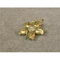 Une boîte à épices indienne en bronze composée de cinq récipients en forme de coeurs à décor d'oi...