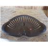 Image 2 : Cast Iron SM&CO Doylestown Tractor Seat 14"x17"