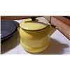 Image 3 : 2 GOLD PANNING PANS LUS YELLOW KETTLE