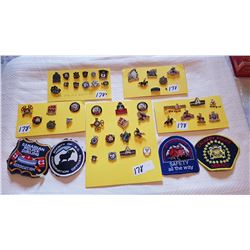 RCMP AND POLICE SERVICE PINS, LOT OF 44, 4 PATCHES