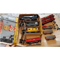 TOY TRAIN RELATED LOT, MOSTLY TIN TYPE, TRACK