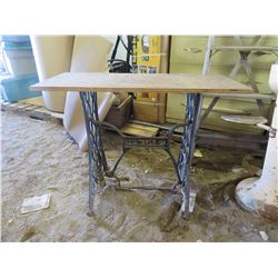 SEWING MACHINE WITH TABLE TOP