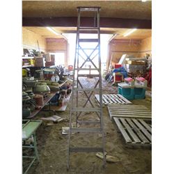 WOODEN STEP LADDER, MINT