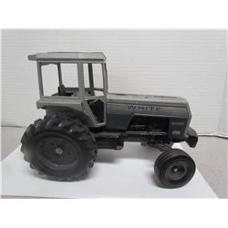 TOY TRACTOR, WHITE 2-135 FIELD BOSS