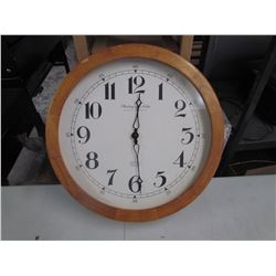 WOOD CLOCK, BATTERY OPERATED