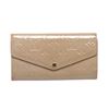 Image 1 : Louis Vuitton Beige Vernis Monogram Sarah Wallet