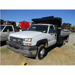 2005 CHEVROLET 3500 FLATBED, VIN/SN:1GBJC34285E329522 - GAS ENGINE, A/T, 12' FLATBED BODY, TOOLBOX, 