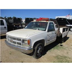 1995 CHEVROLET 3500 FLATBED, VIN/SN:1GBHC34K7SE125224 - GAS ENGINE, 5 SPEED TRANS, 10' FLATBED BODY,