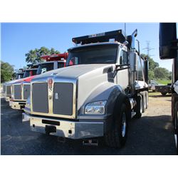 2017 KENWORTH T880 DUMP, VIN/SN:1NKZX4TX7HJ157659 - TRI-AXLE, 475 HP CUMMINS ISX15 DIESEL ENGINE, 8L
